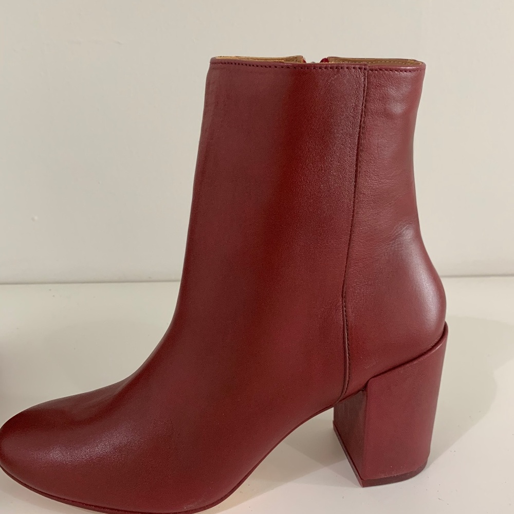 NIB Thursday Boots' Highline in Ruby Size 9